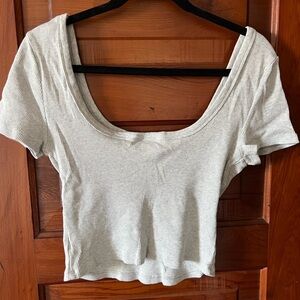 Shrunken short sleeve scoop neck t-shirt